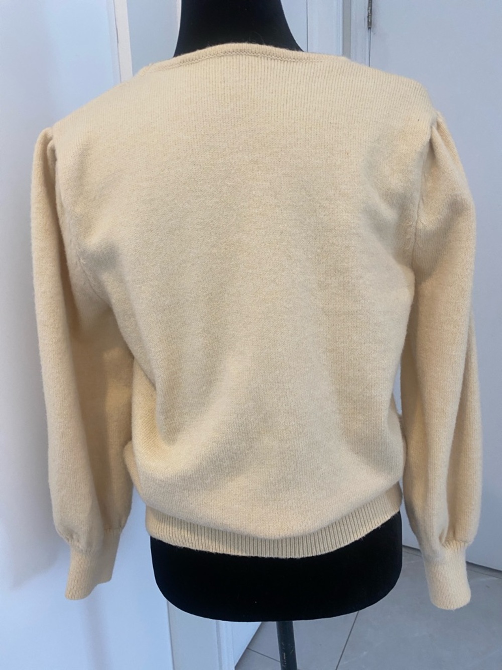 STUNNING VINTAGE Floral Embroidered round neck Sweater w puff sleeves Sze Medium - Picture 10 of 16
